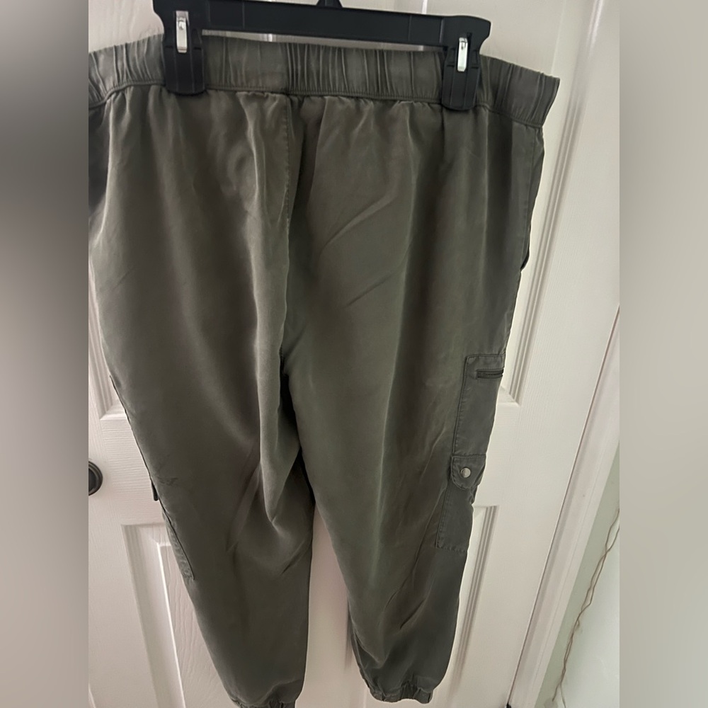 Banana Republic Women’s XL Green Cargo Pants, Drawstring, 6 Pockets - Picture 5 of 6